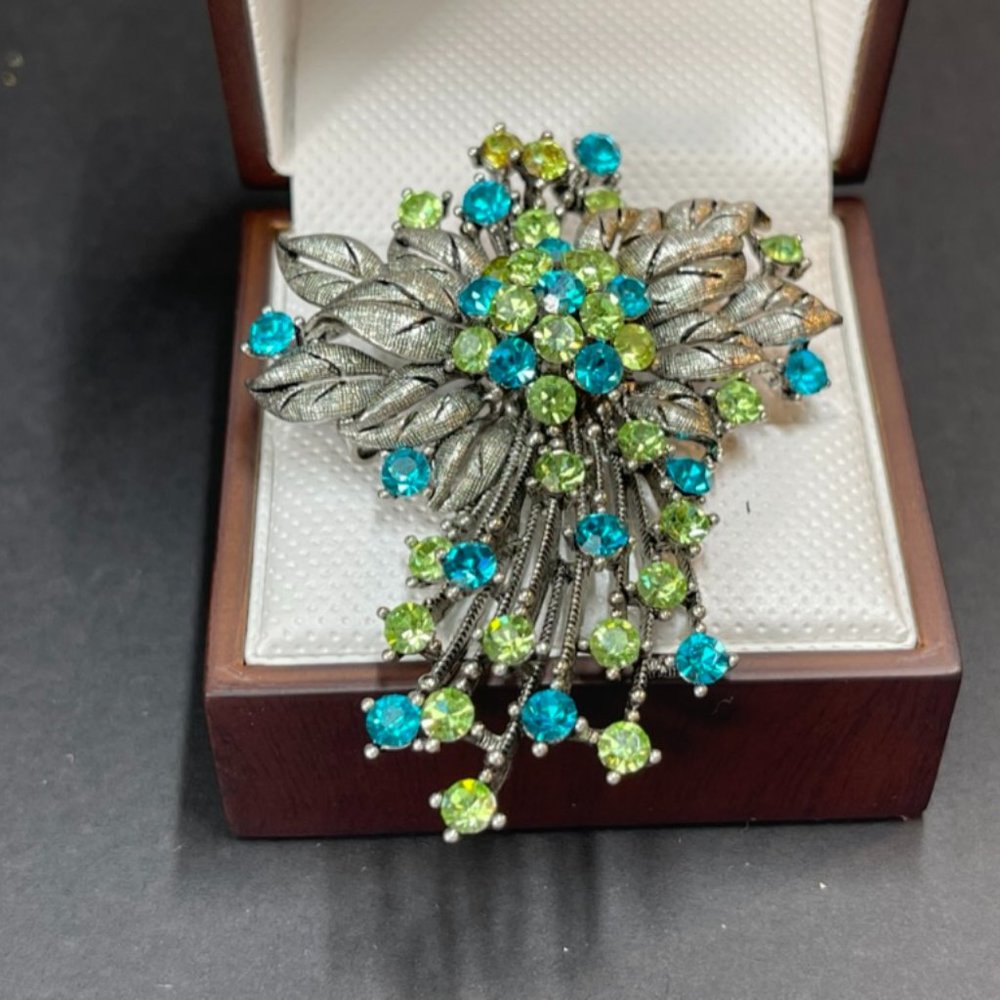Vintage Mid Century Rhinestone Brooch